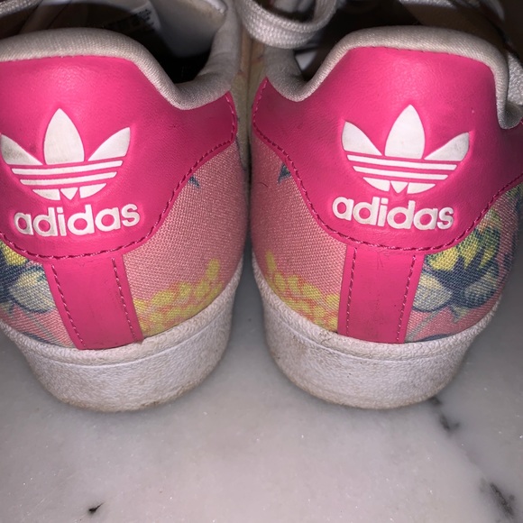 Adidas shoes - Picture 2 of 4